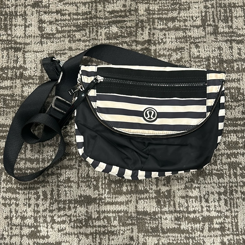 Lululemon festival bag